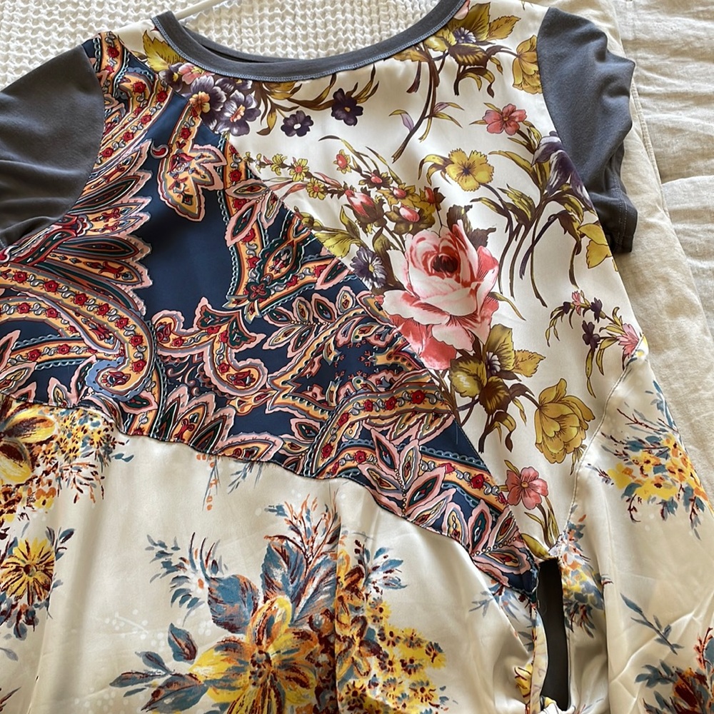 Beautiful tie side blouse bought from anthropology, maker Tiny.  Size medium